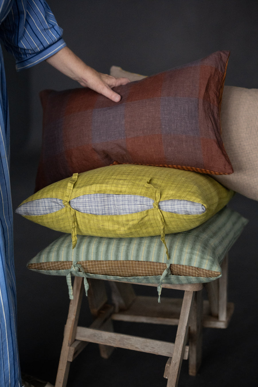 Laundered Linen Peekaboo Cushion Cover - Kuri Sketch/Limequat
