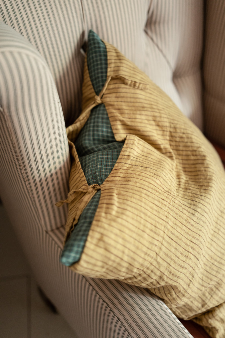 Laundered Linen Peekaboo Cushion Cover - Yesteryear/Le Choc