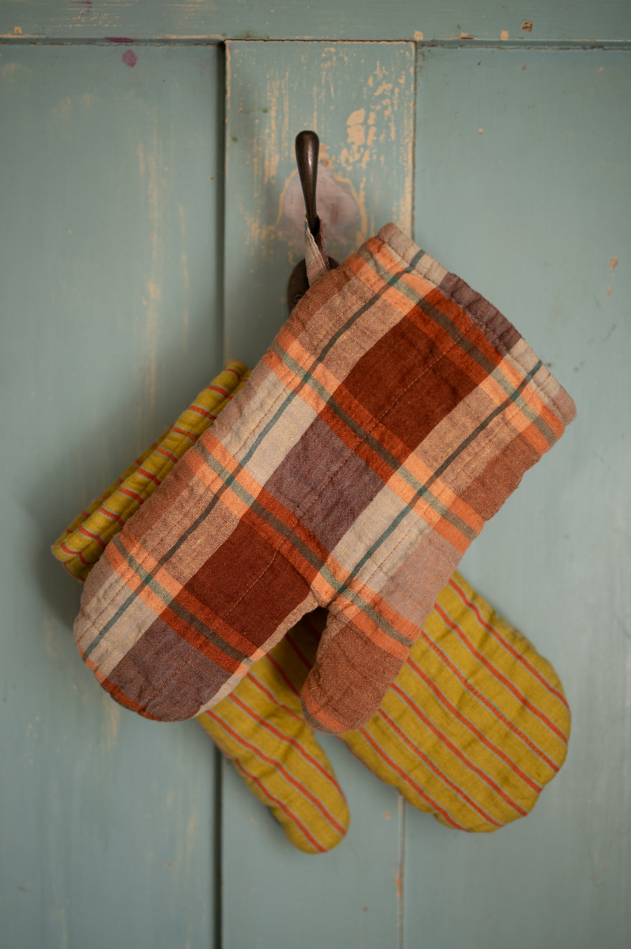 Laundered Linen Oven Glove - Baked Goods