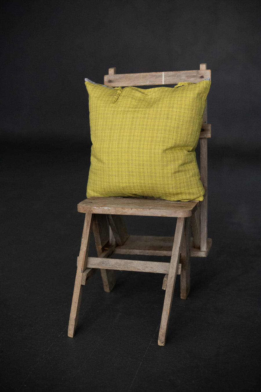 Laundered Linen Peekaboo Cushion Cover - Kuri Sketch/Limequat