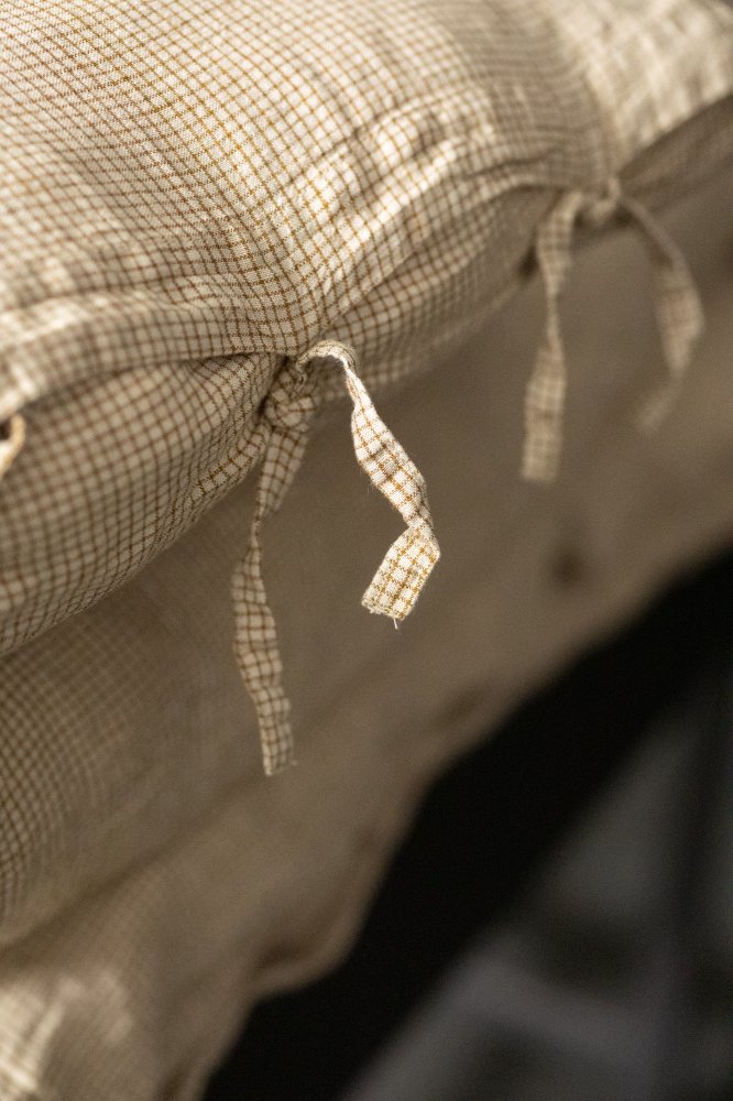 checked linen bedding